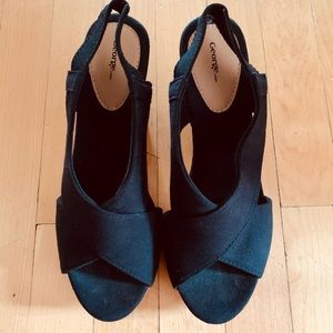 “George”!! Like New Wedges!!